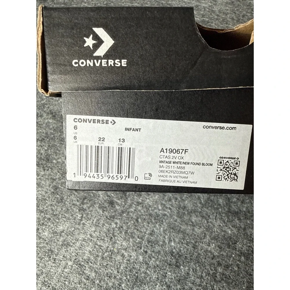 Converse Chuck Taylor All Star 2V OX Infant Heart Sneakers White Pink A19067F 6